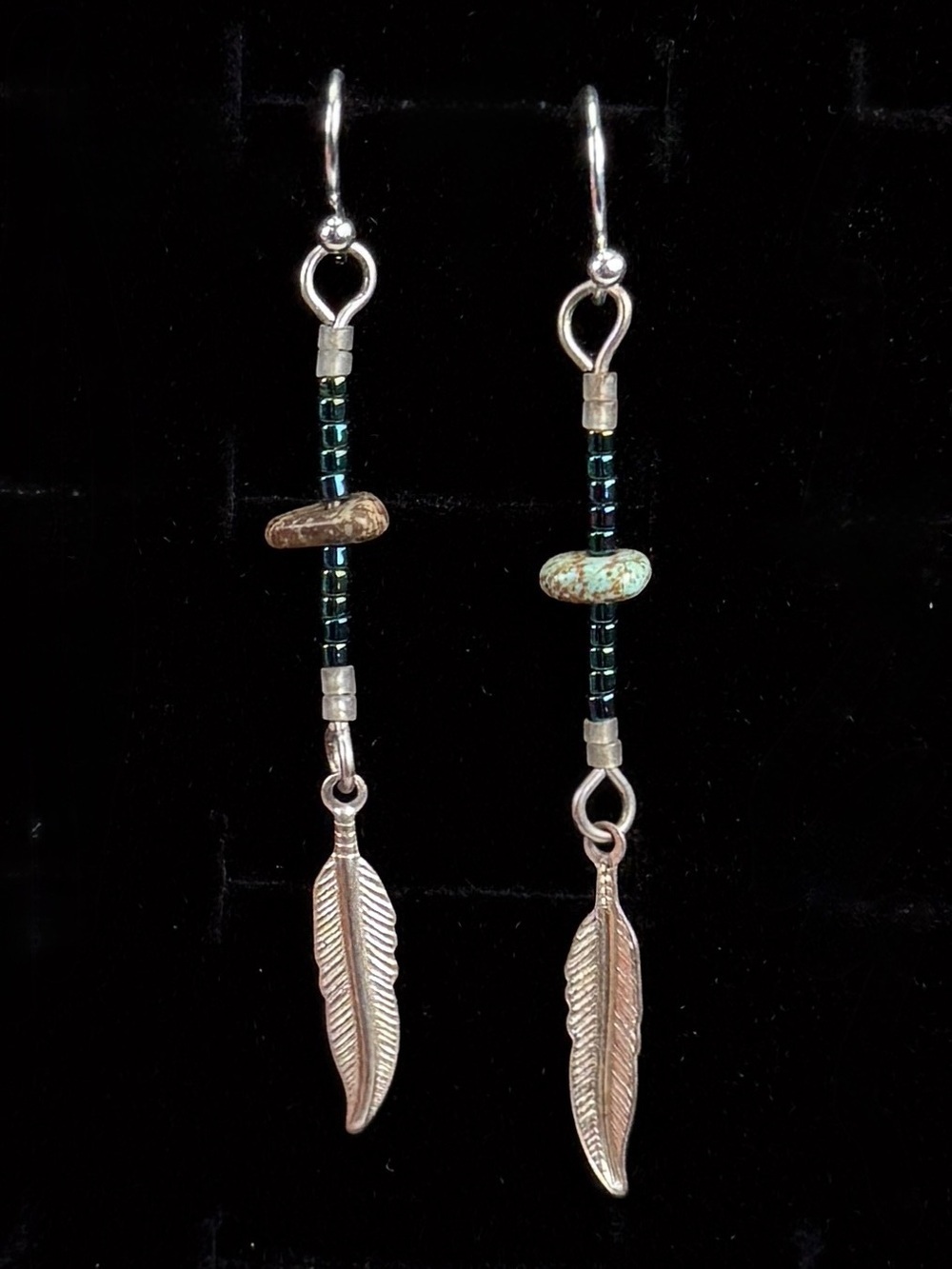 Vintage bohemian chic Silvertone Green Charm Feather Dangle Pierced Earrings